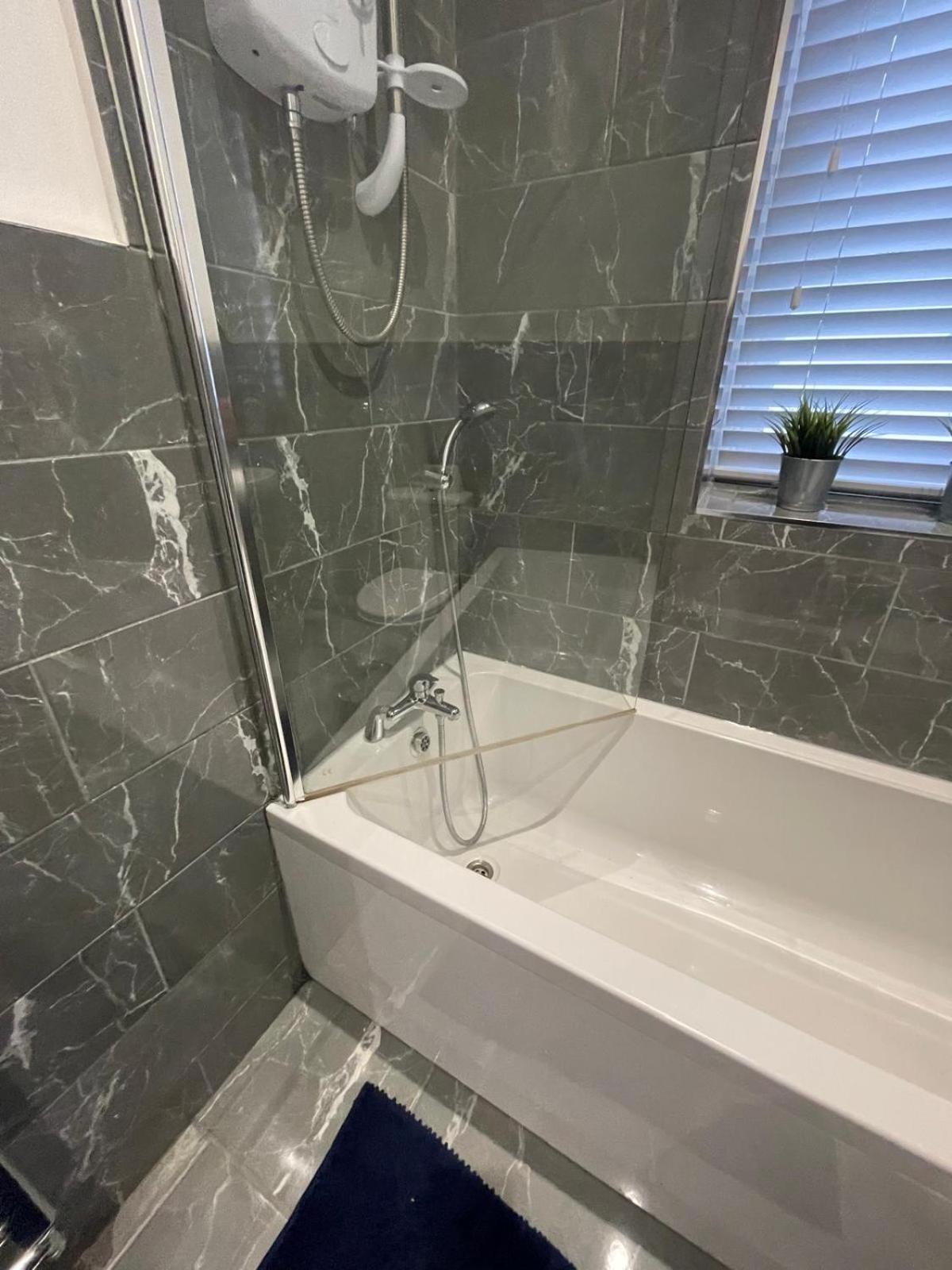 Spacious 2 Bedroom Apartment Liverpool Kültér fotó